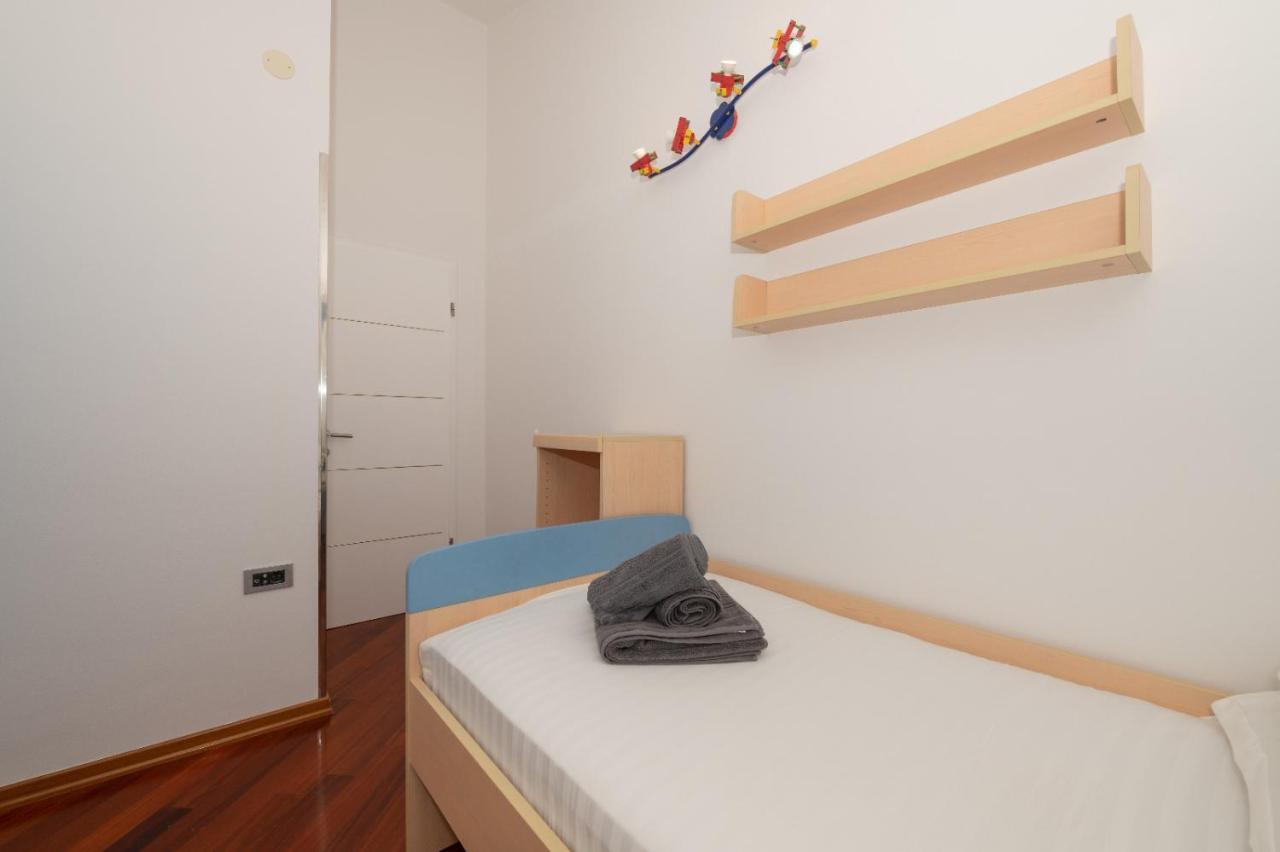 Apartments Luka Toni Krvavica Esterno foto